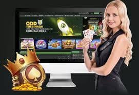uo777 App မိုဘိုင်းဖုန်းပေါ်တွင် ဂိမ်းကစားနေသောပုံ